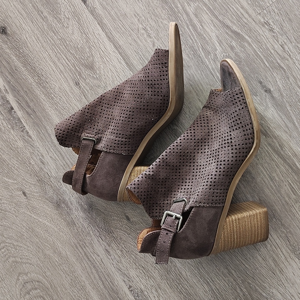 Universal Thread Women's Open Toe Buckled Gray Ankle Bottoes Size 7.5